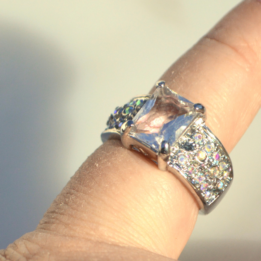 Rainbow Crystal 18k White Gold Topaz Size 8 Ring - Picture 5 of 6
